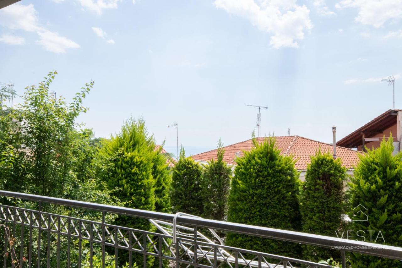 Uptown 2-level Apt, Private Patio & Balcony With Views Apartment Thessaloniki