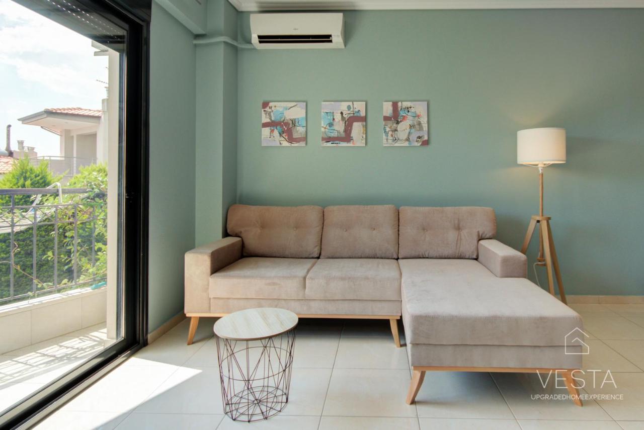 Uptown 2-level Apt, Private Patio & Balcony With Views Apartment