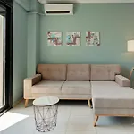 Uptown 2-Level Apt, Private Patio & Balcony With Views
