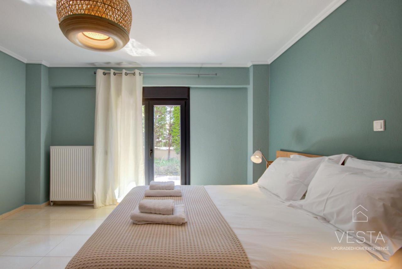 Uptown 2-level Apt, Private Patio & Balcony With Views Thessaloniki